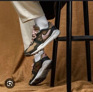 Men's Nike  Sneakers in Brown and‎ Pink